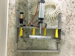 Machine à désoperculer : poussoir pneumatique